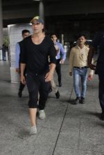 Akshay Kumar snapped at airport on 15th June 2016